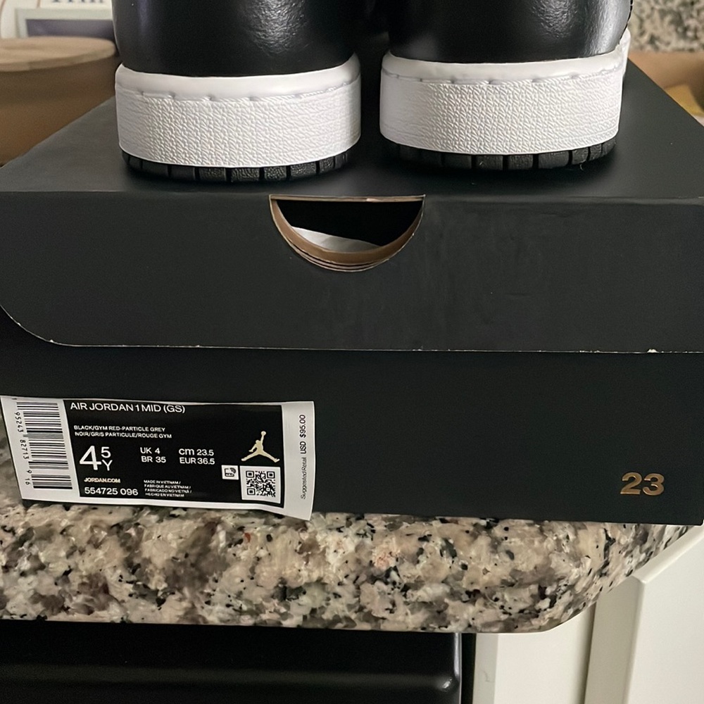 Air Jordan 1 Mid